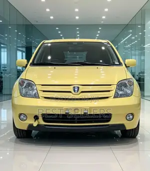 Toyota IST 2003 Yellow