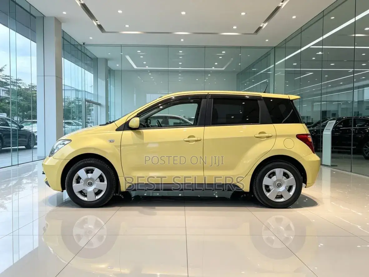 Toyota IST 2003 Yellow