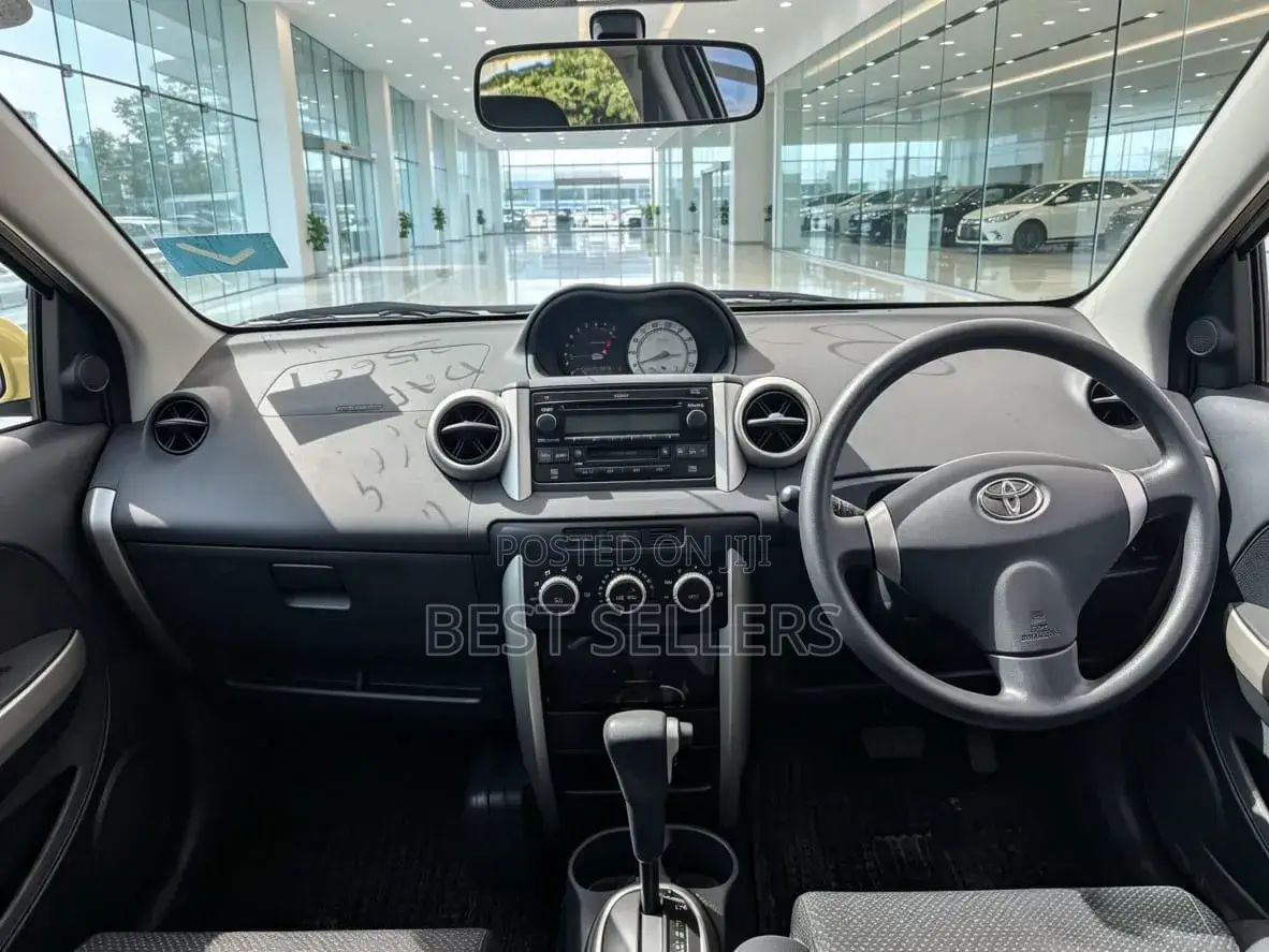 Toyota IST 2003 Yellow