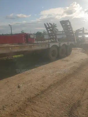Lowbed Treila Tairi Kubwa