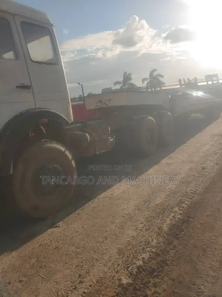Lowbed Treila Tairi Kubwa