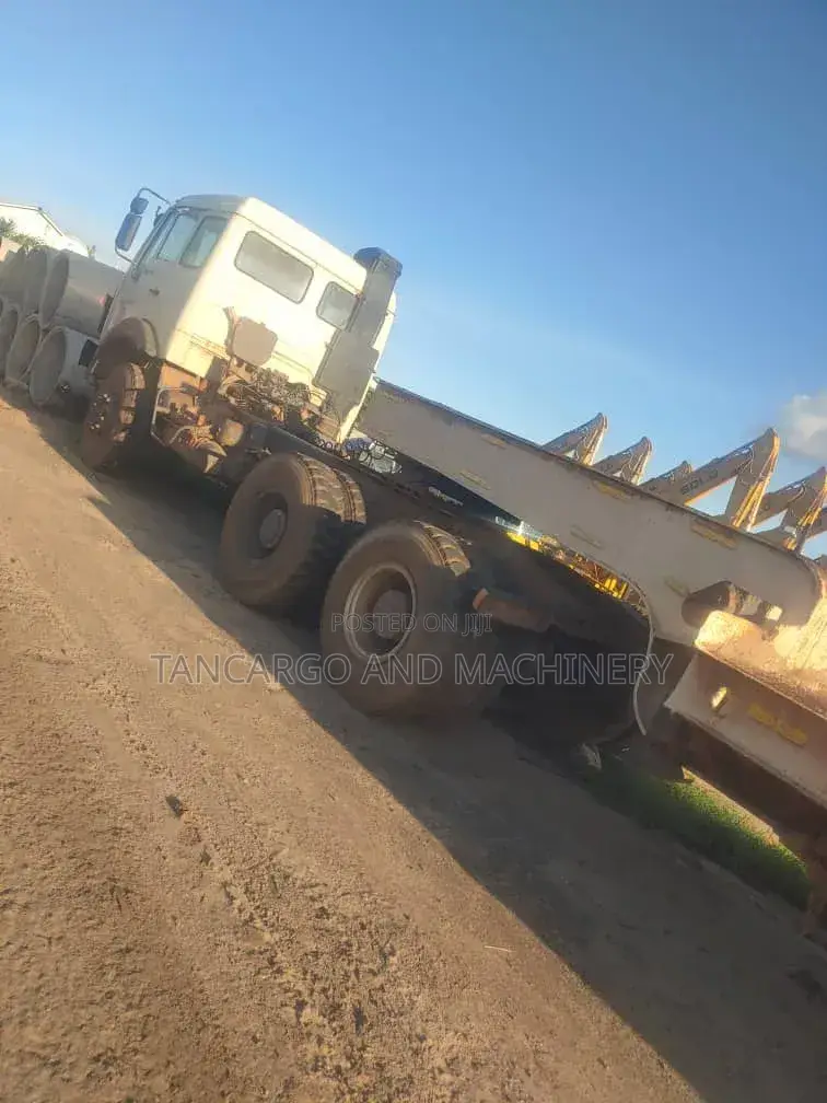 Lowbed Treila Tairi Kubwa
