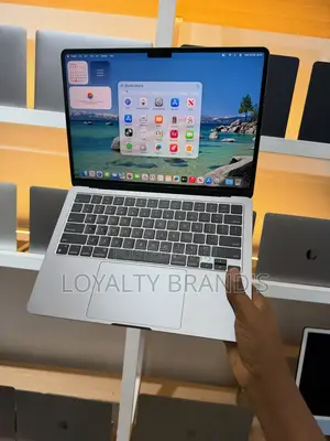 New Laptop Apple MacBook Air 2024 M3 8GB Apple M3 SSD 256GB