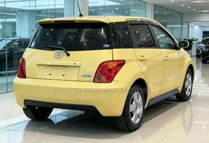 Toyota IST 2003 Yellow