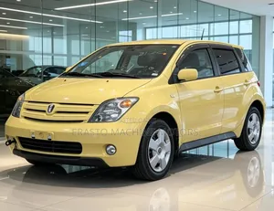 Toyota IST 2003 Yellow