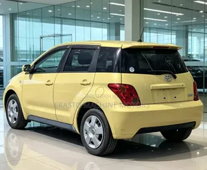Toyota IST 2003 Yellow