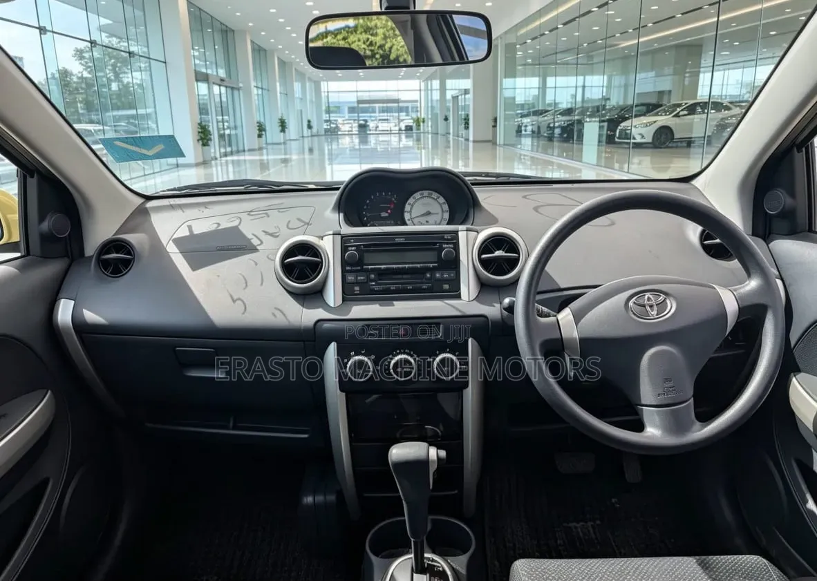 Toyota IST 2003 Yellow