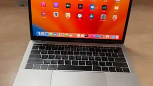 New Laptop Apple MacBook Pro 2017 8GB Intel Core i5 SSD 256GB