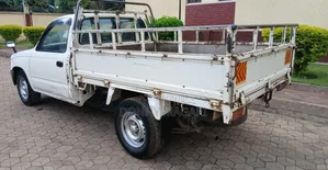 Toyota Hilux 2002 White