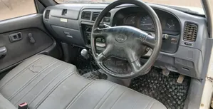 Toyota Hilux 2002 White