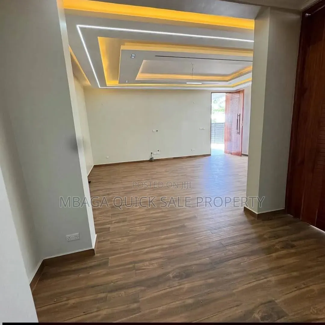 6bdrm House in Mbweni for sale