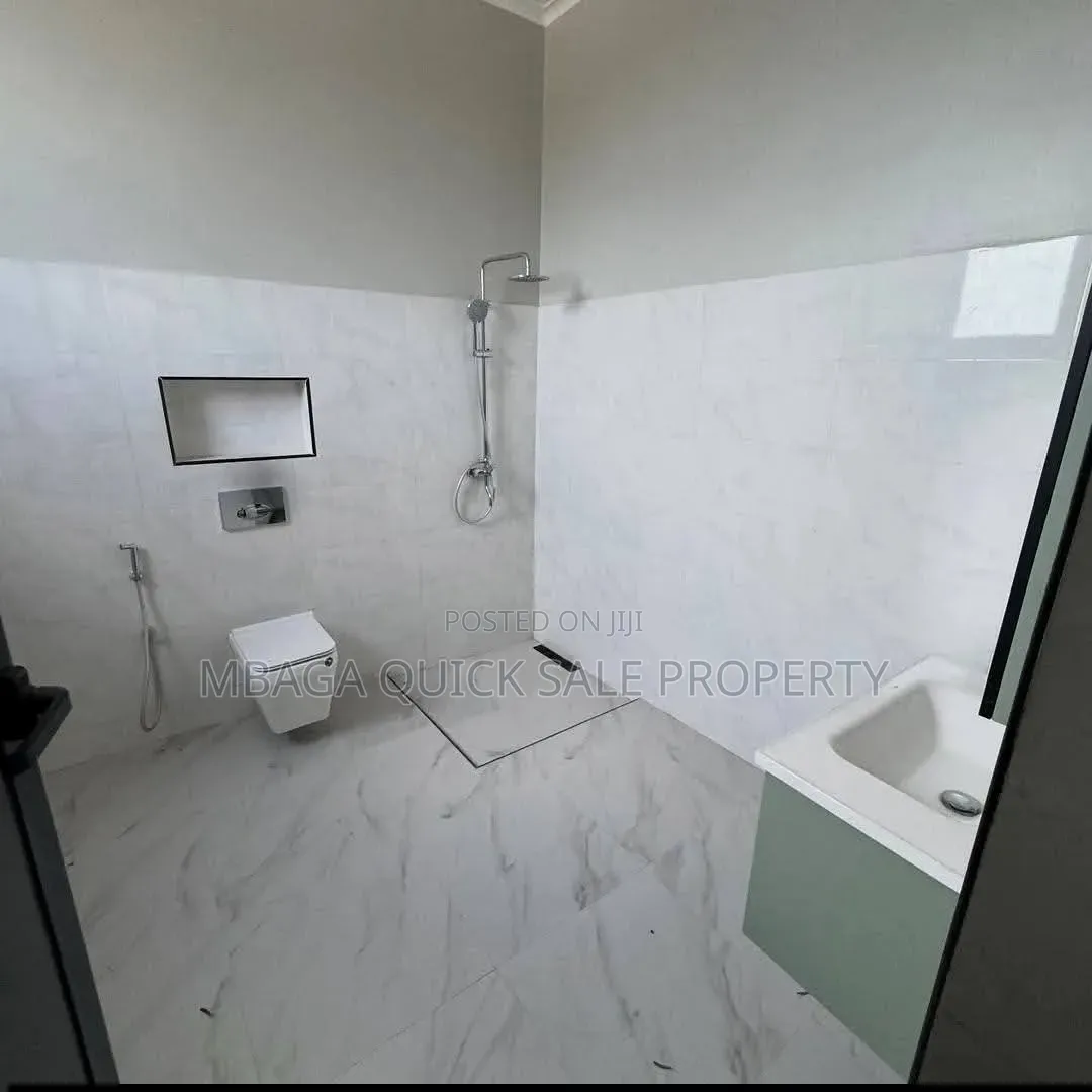 6bdrm House in Mbweni for sale
