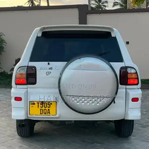 Toyota RAV4 Automatic 2003 White
