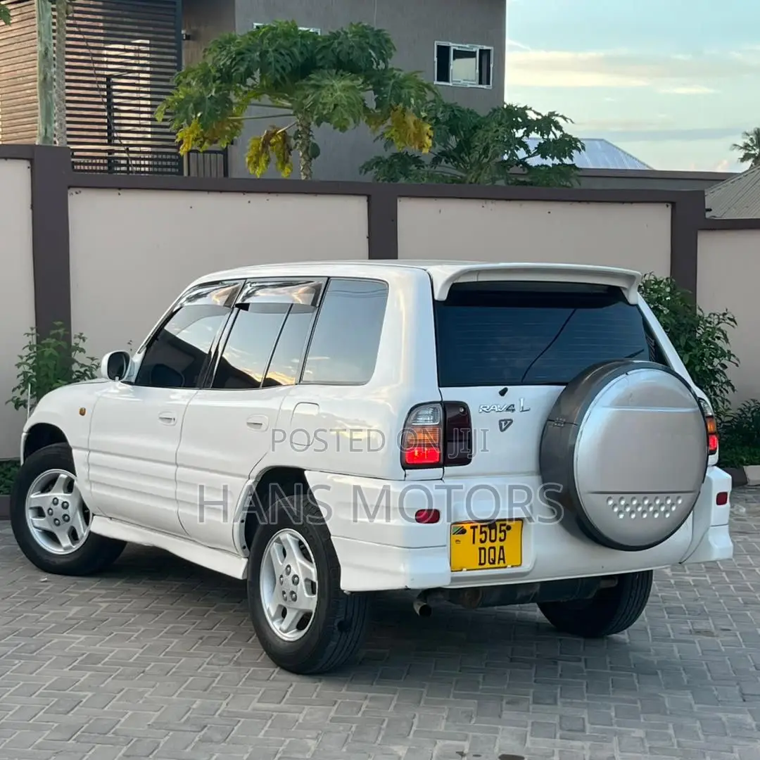 Toyota RAV4 Automatic 2003 White