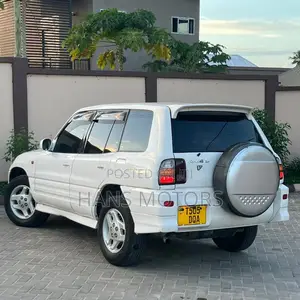 Toyota RAV4 Automatic 2003 White