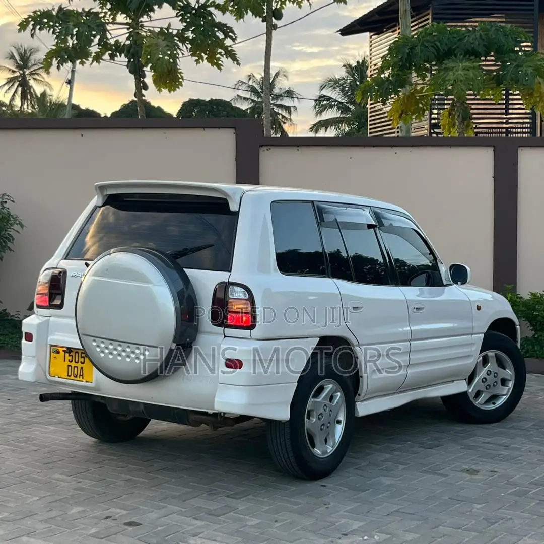 Toyota RAV4 Automatic 2003 White