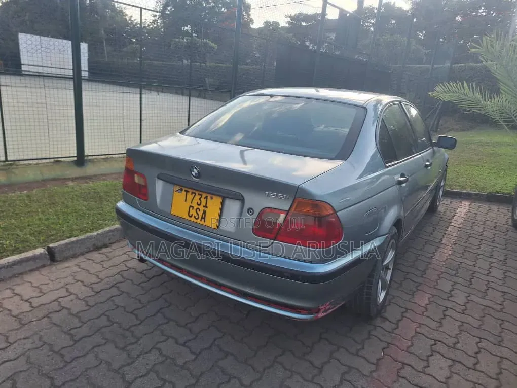 BMW 318i 2000 Gray