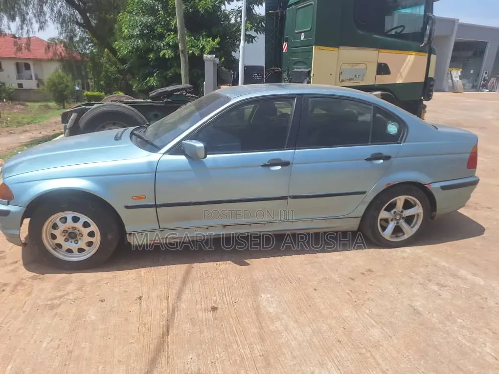BMW 318i 2000 Gray
