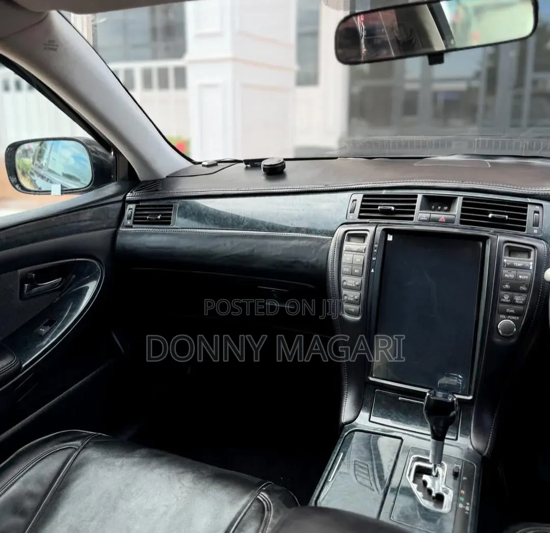 Toyota Crown 2006 Black
