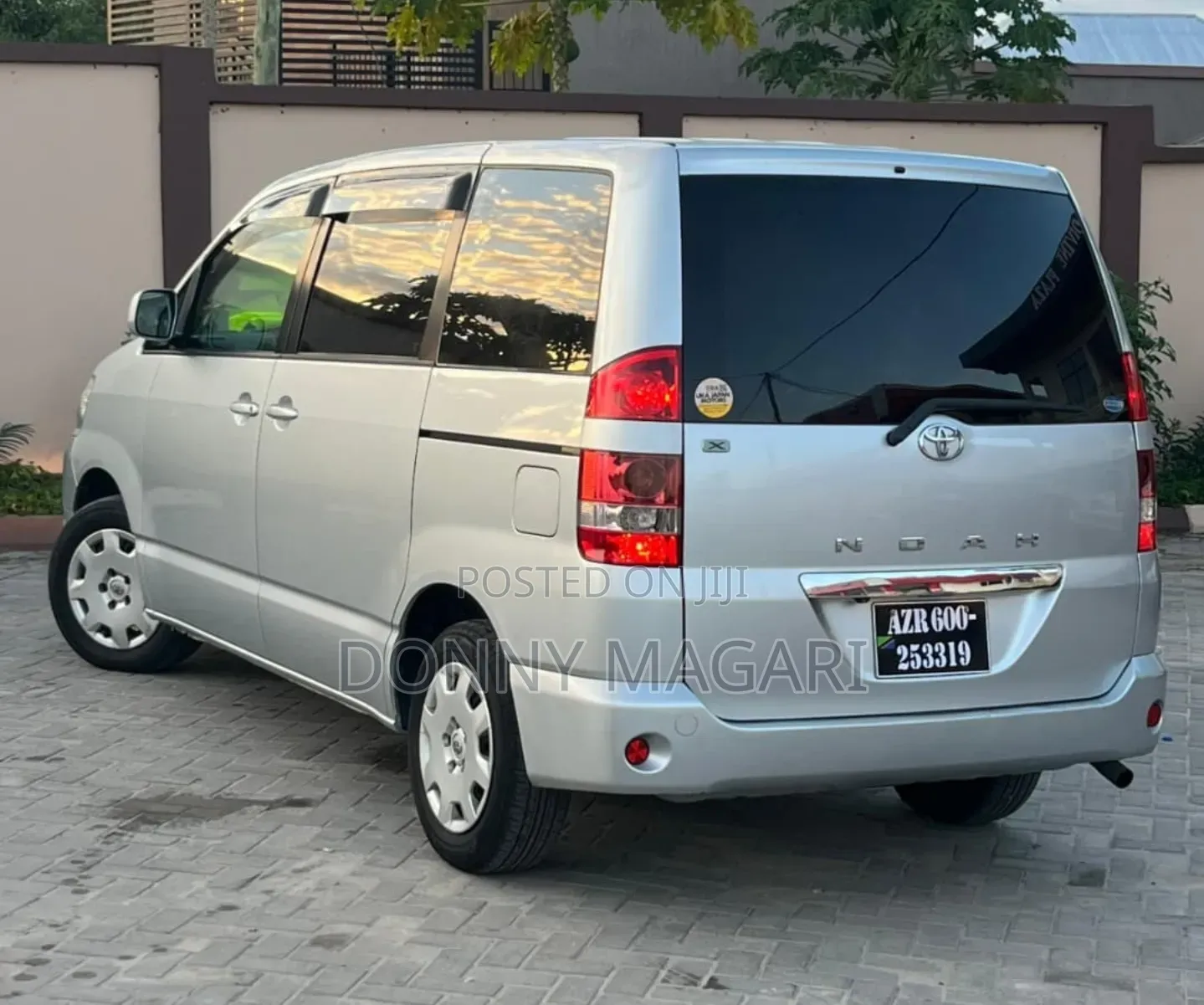 Toyota Noah 2005 Silver