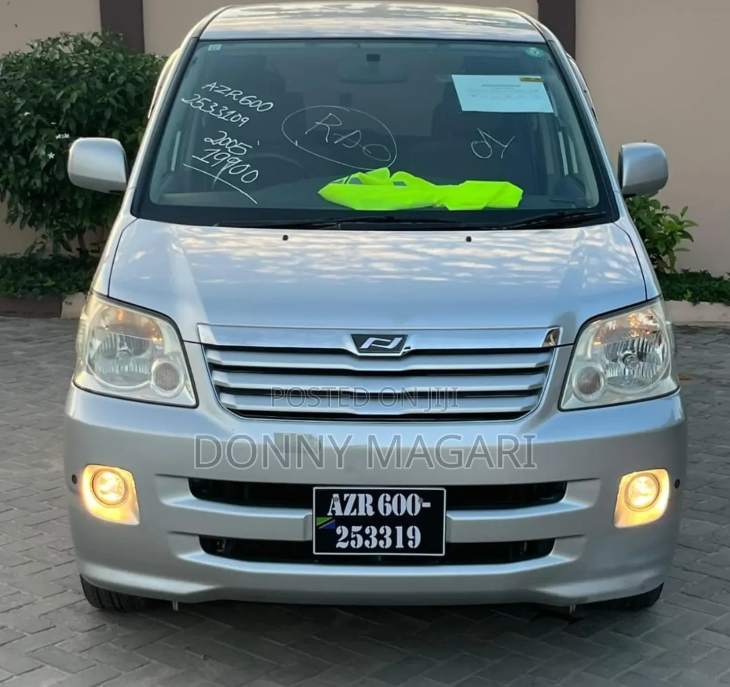 Toyota Noah 2005 Silver