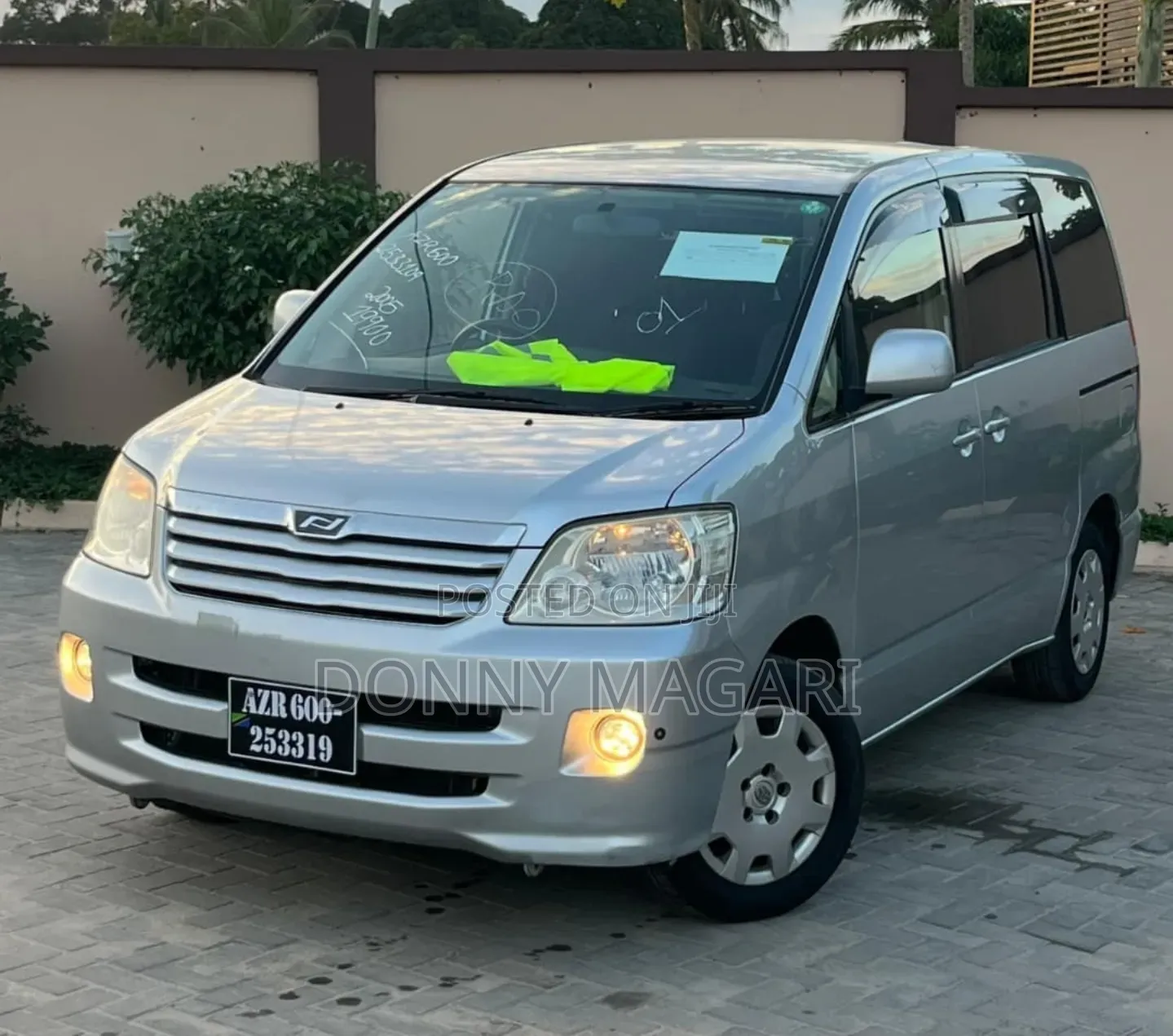 Toyota Noah 2005 Silver