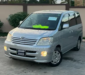 Toyota Noah 2005 Silver