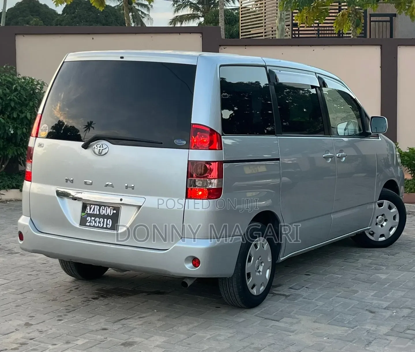 Toyota Noah 2005 Silver