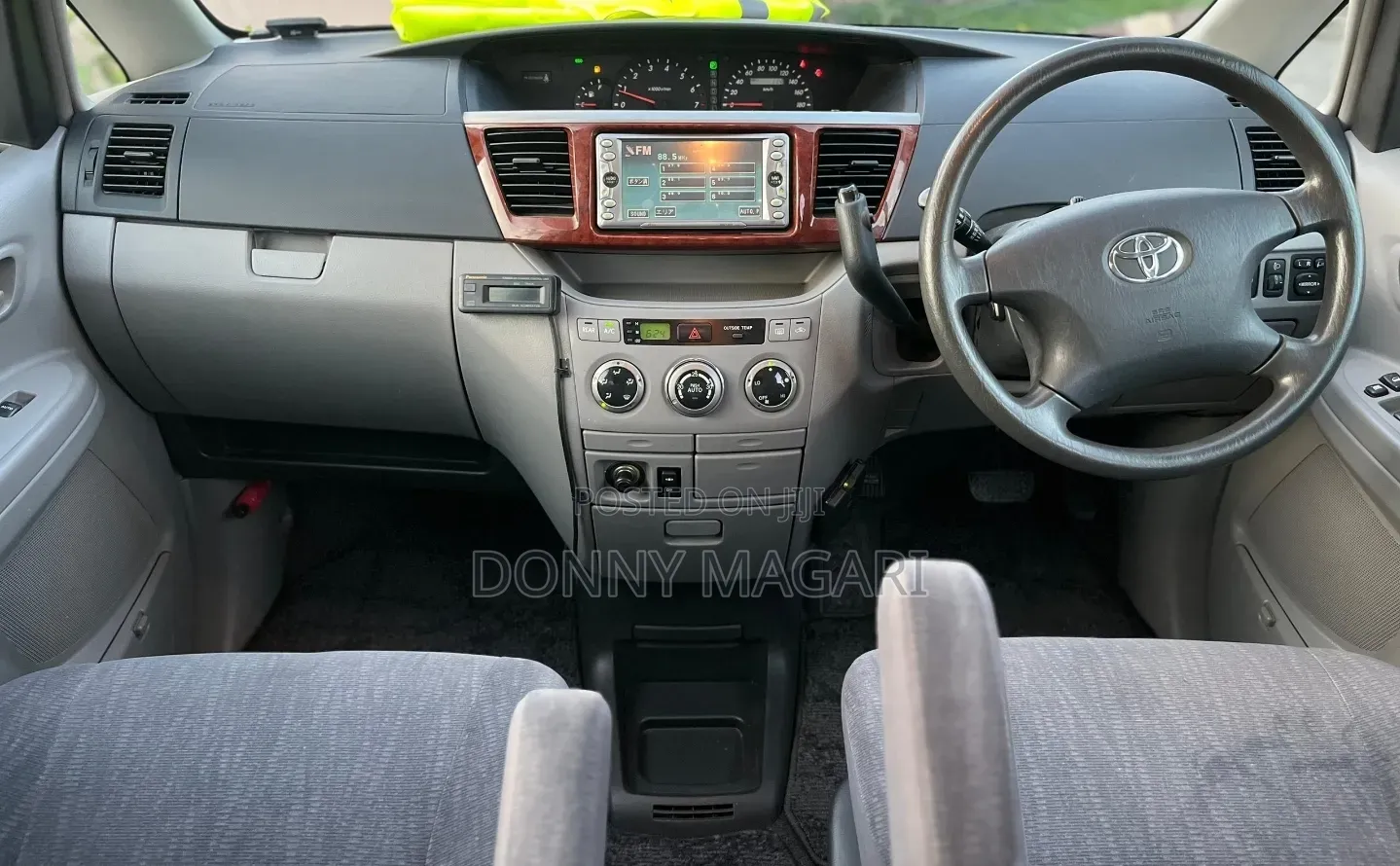 Toyota Noah 2005 Silver