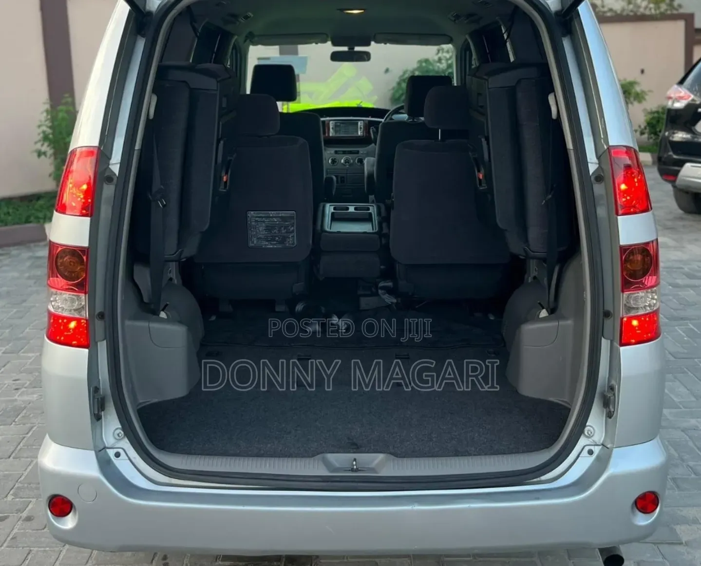 Toyota Noah 2005 Silver
