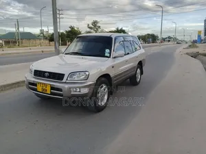 Toyota RAV4 1999 White