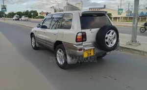 Toyota RAV4 1999 White