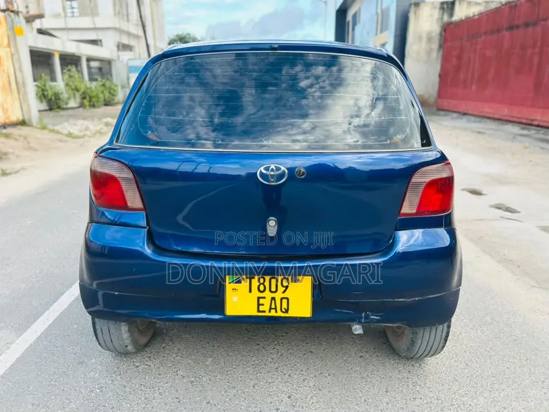 Toyota Vitz 2004 Blue