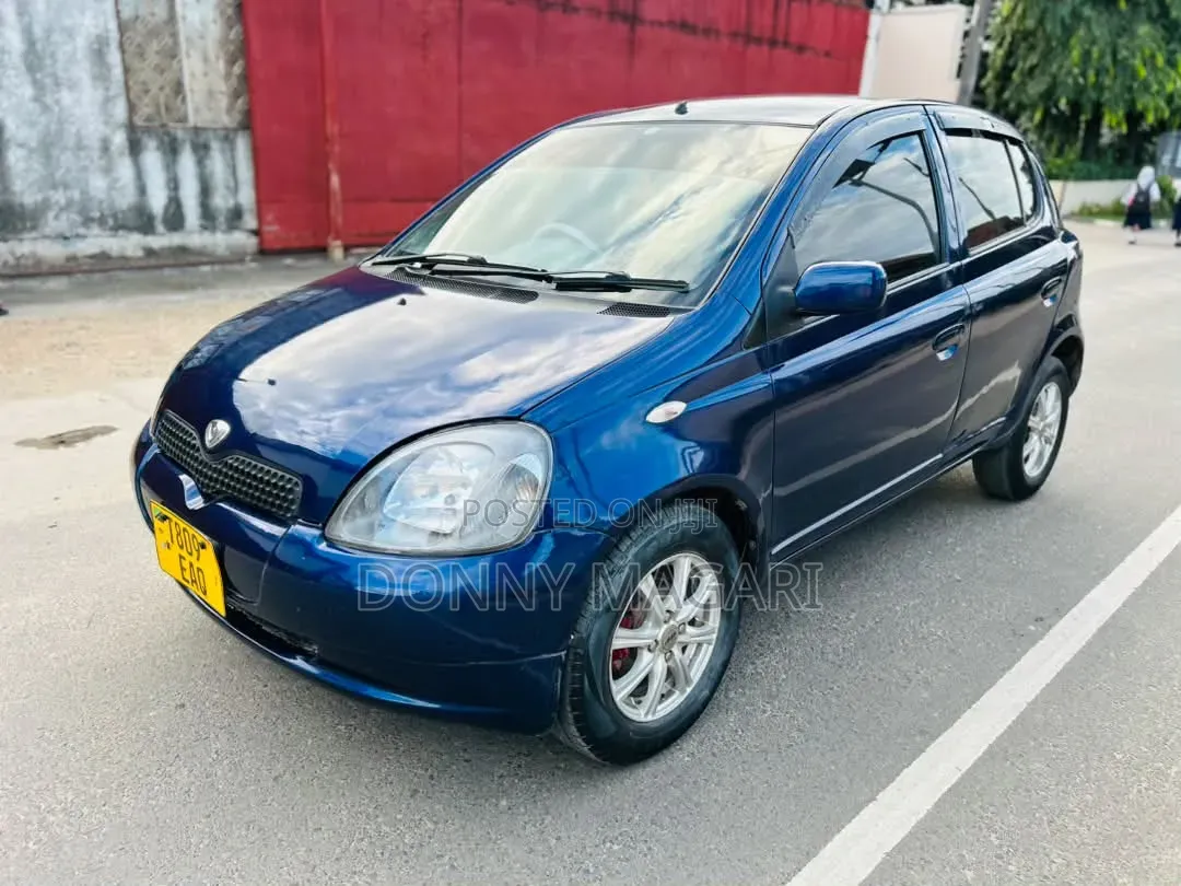 Toyota Vitz 2004 Blue