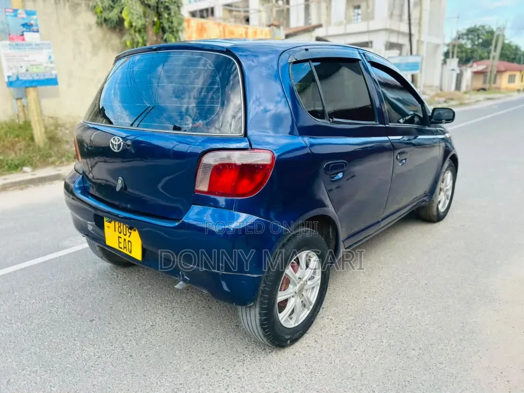 Toyota Vitz 2004 Blue
