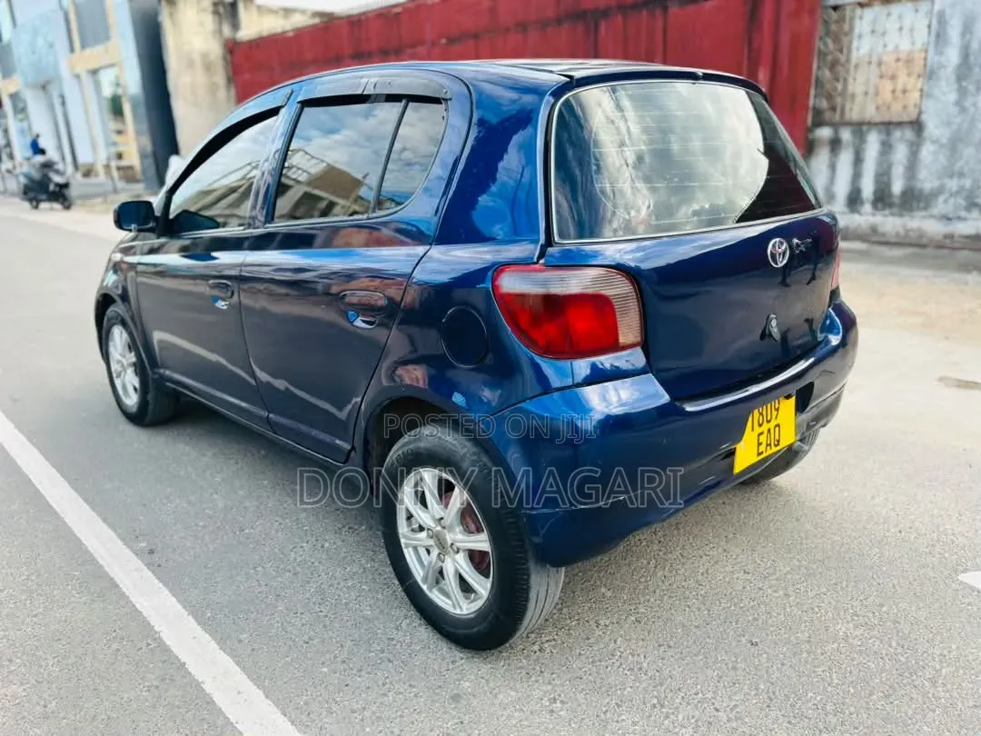 Toyota Vitz 2004 Blue