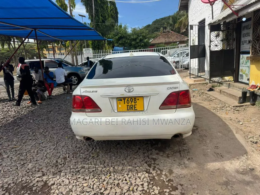 Toyota Crown 2004 White