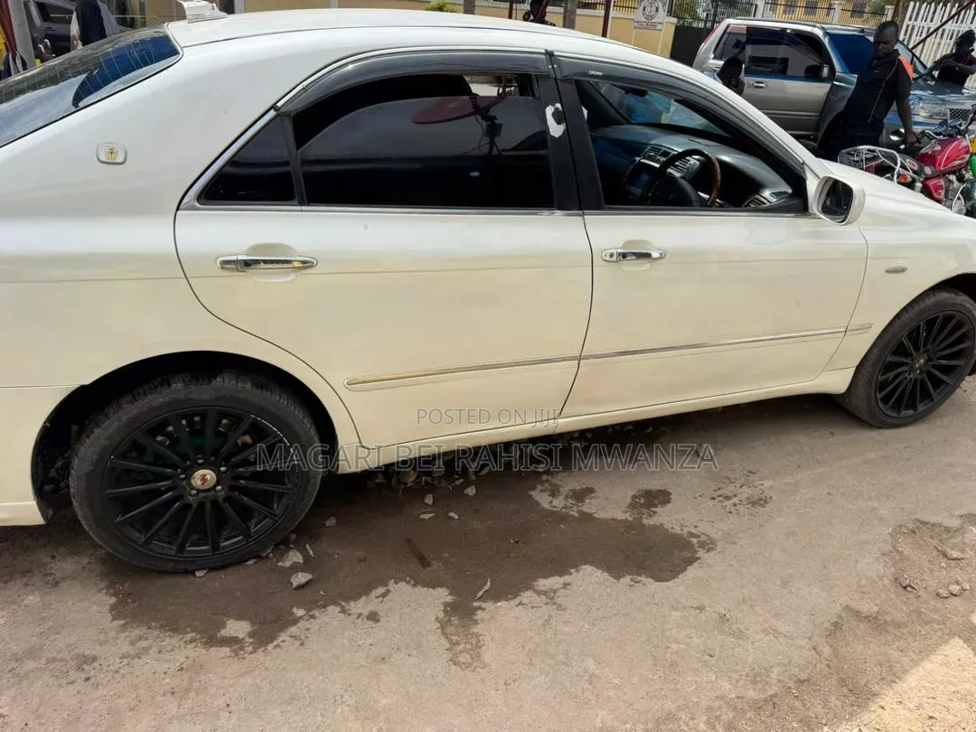 Toyota Crown 2004 White