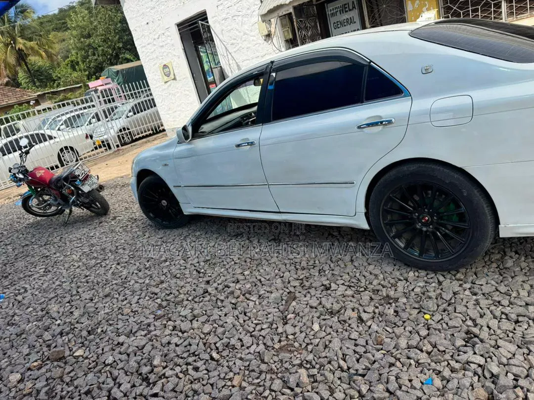 Toyota Crown 2004 White