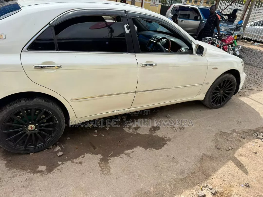 Toyota Crown 2004 White