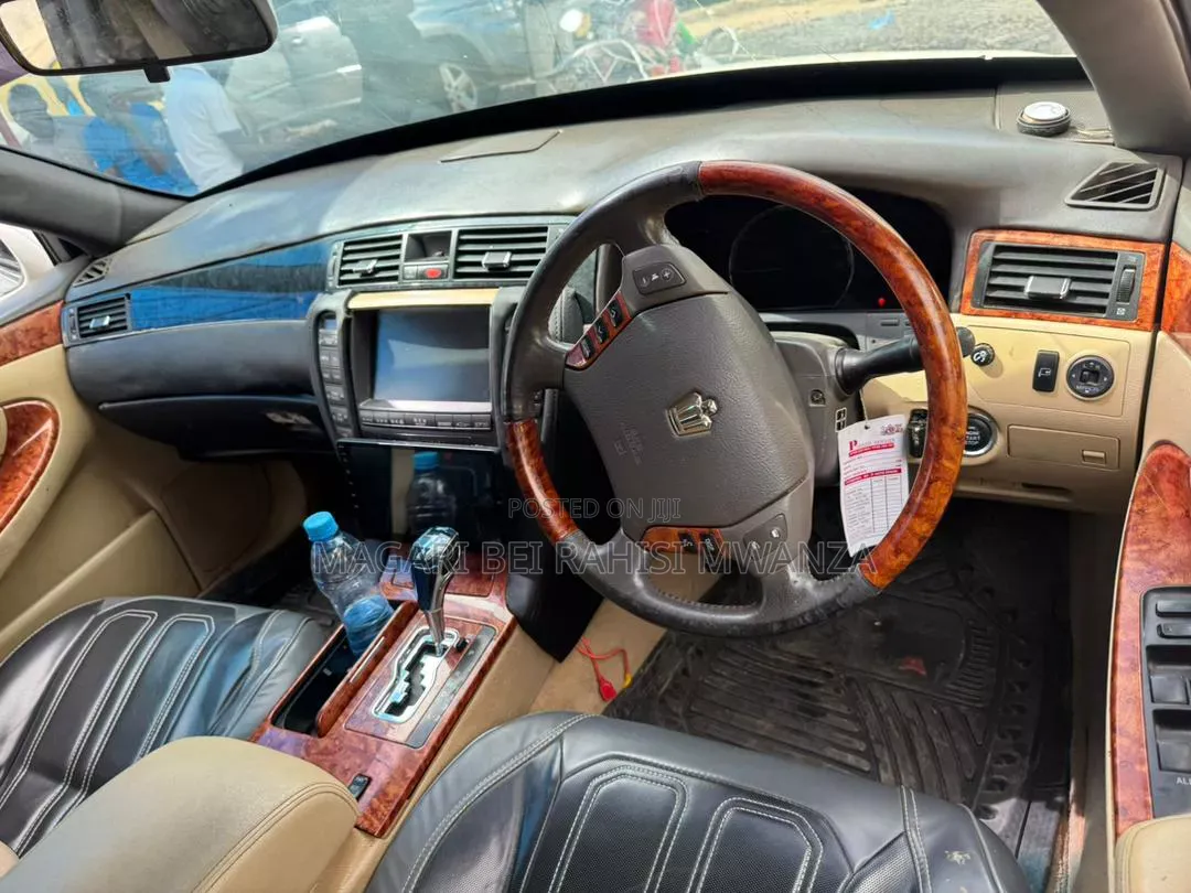 Toyota Crown 2004 White