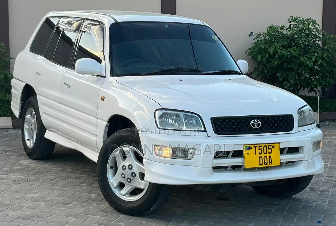 Toyota RAV4 Automatic 2000 White