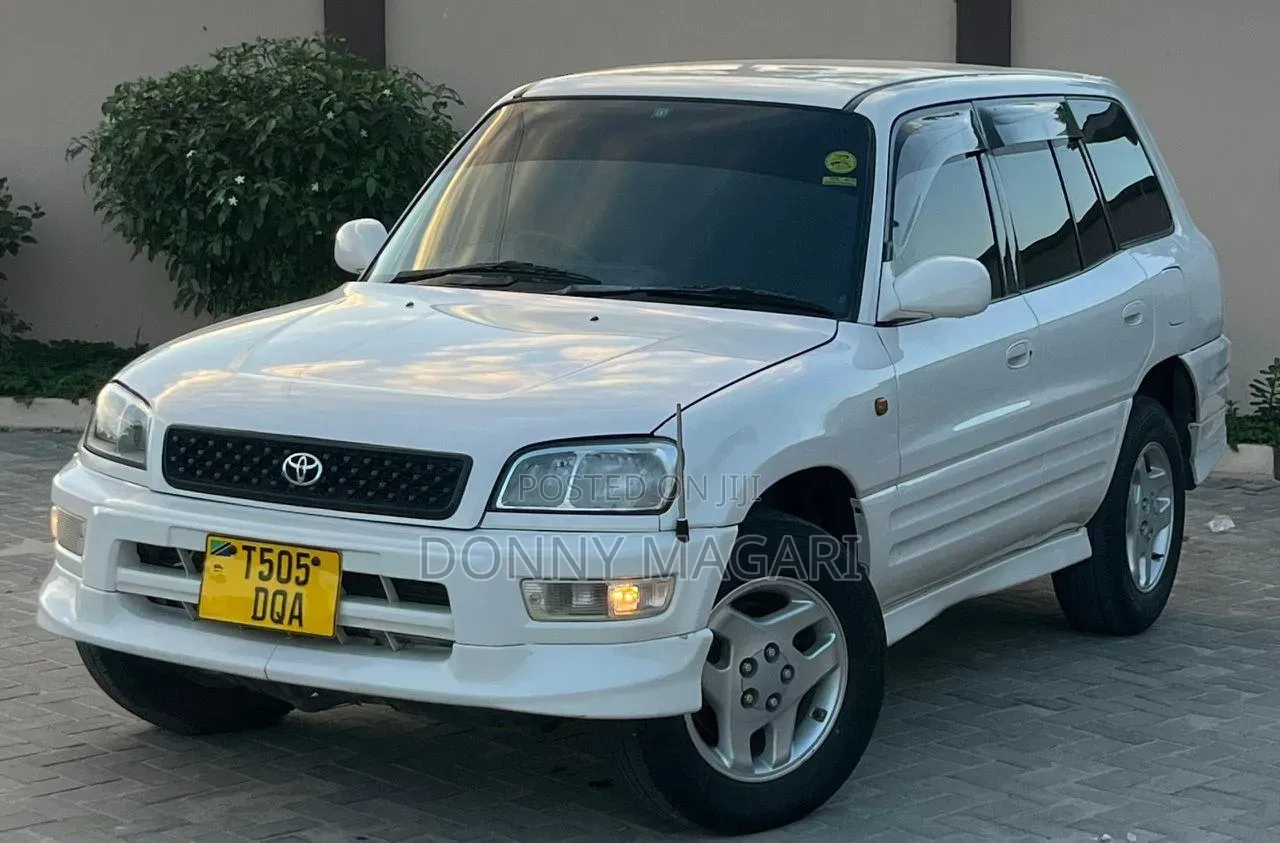 Toyota RAV4 Automatic 2000 White