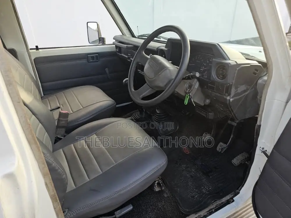 Toyota Land Cruiser 1999 White