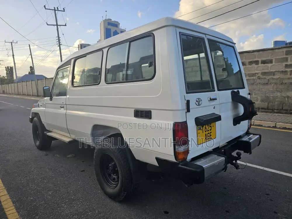 Toyota Land Cruiser 1999 White
