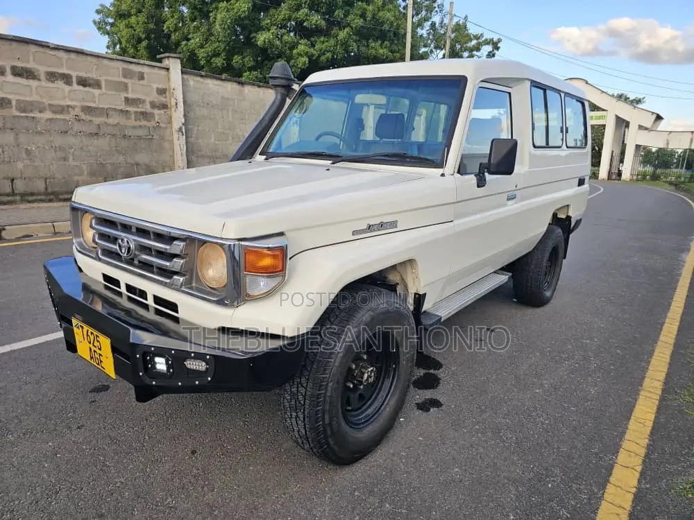 Toyota Land Cruiser 1999 White