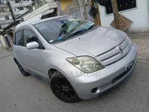 Toyota IST 2004 Silver