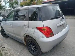 Toyota IST 2004 Silver