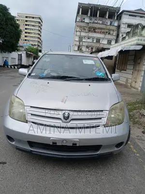 Toyota IST 2004 Silver
