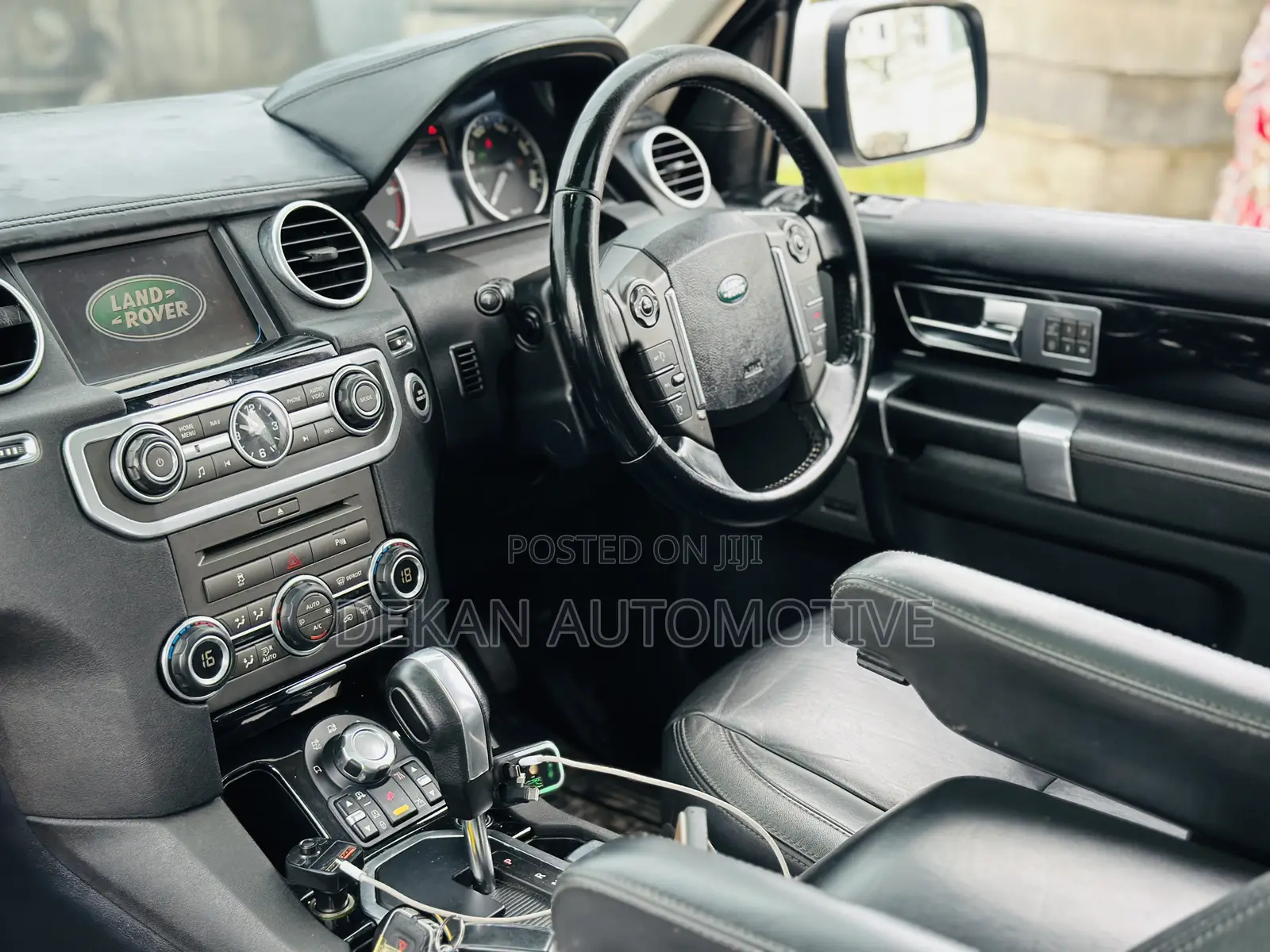 Land Rover Discovery 2013 White